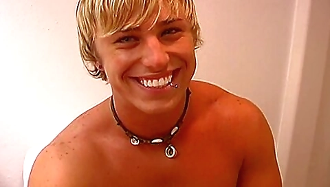 Hawt couple fucking in the kitchen