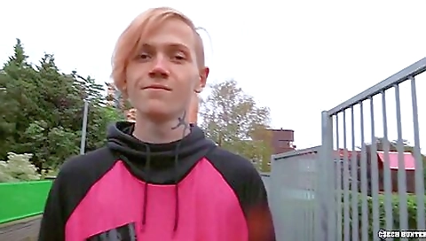 Slutty blonde gets her tight pussy stretched