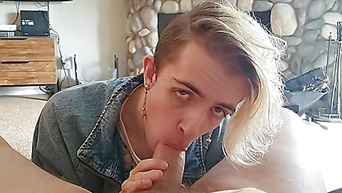 Married girl gets fucked and takes it in her ass