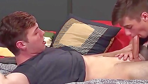 Spicy blonde porn video with a hot body and facial