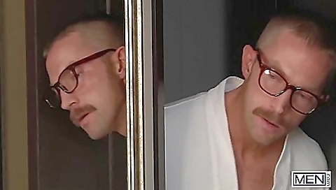 Sexy officera shows off her sexy feet in the mama scandal