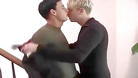 Sharcorewa constrictedonniok annoy & cum on her ass